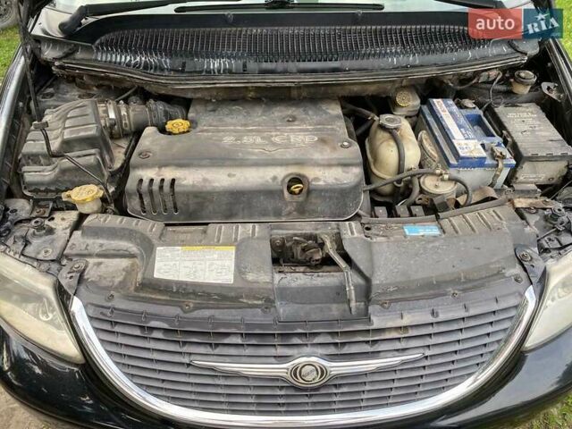 Чорний Додж Caravan, об'ємом двигуна 2.5 л та пробігом 354 тис. км за 4400 $, фото 13 на Automoto.ua