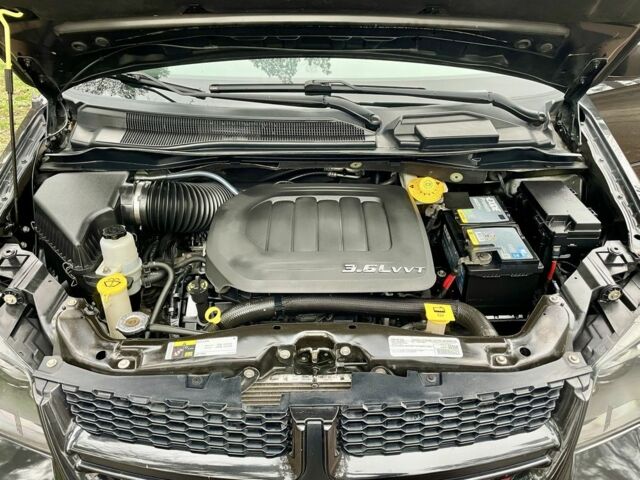 Чорний Додж Caravan, об'ємом двигуна 3.6 л та пробігом 129 тис. км за 13700 $, фото 6 на Automoto.ua