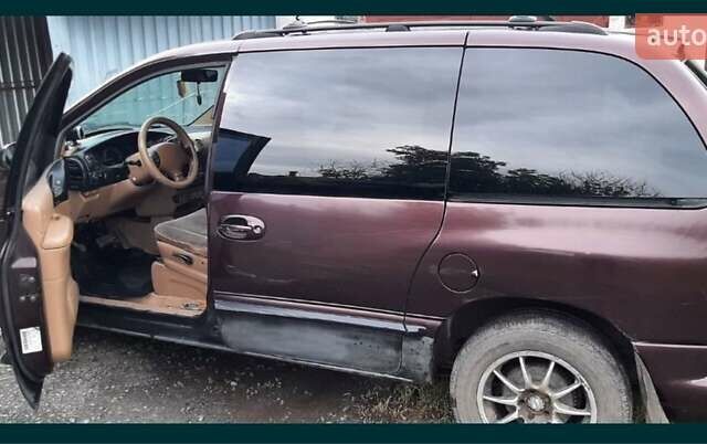 Коричневый Додж Караван, объемом двигателя 3 л и пробегом 250 тыс. км за 3500 $, фото 1 на Automoto.ua