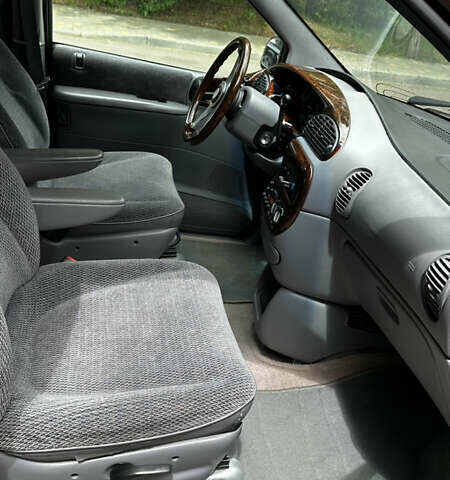 Красный Додж Караван, объемом двигателя 3.3 л и пробегом 230 тыс. км за 4700 $, фото 7 на Automoto.ua