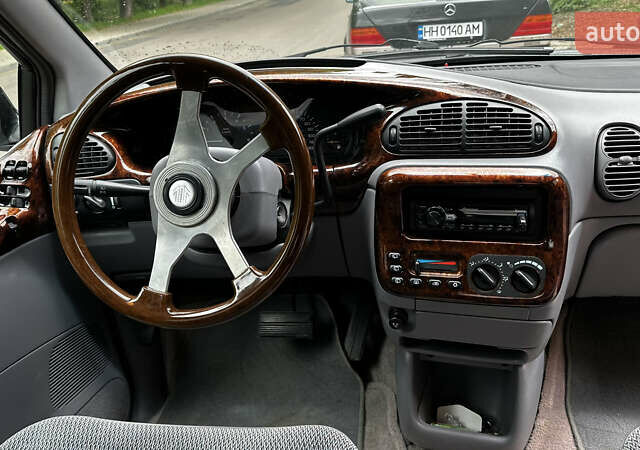 Красный Додж Караван, объемом двигателя 3.3 л и пробегом 230 тыс. км за 4700 $, фото 9 на Automoto.ua