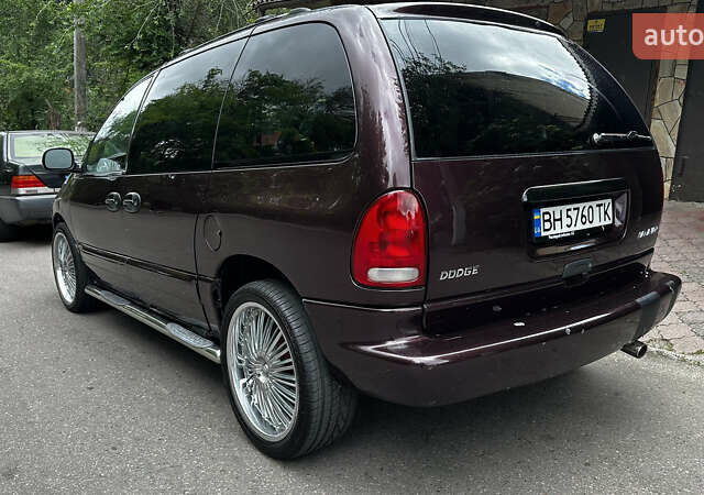 Красный Додж Караван, объемом двигателя 3.3 л и пробегом 230 тыс. км за 4700 $, фото 5 на Automoto.ua