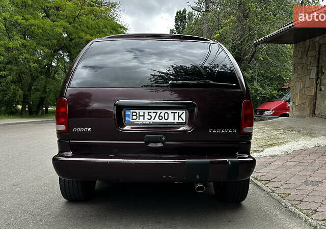 Красный Додж Караван, объемом двигателя 3.3 л и пробегом 230 тыс. км за 4700 $, фото 4 на Automoto.ua