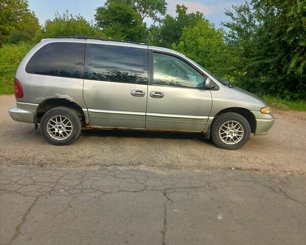 Серый Додж Караван, объемом двигателя 2.97 л и пробегом 300 тыс. км за 900 $, фото 2 на Automoto.ua