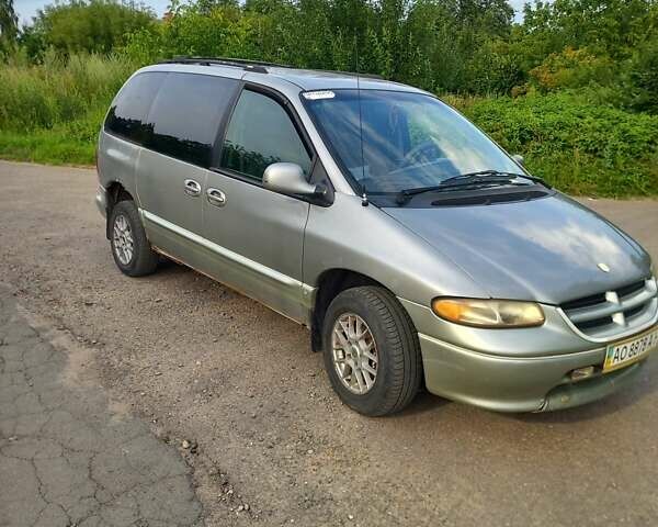 Серый Додж Караван, объемом двигателя 2.97 л и пробегом 300 тыс. км за 900 $, фото 1 на Automoto.ua