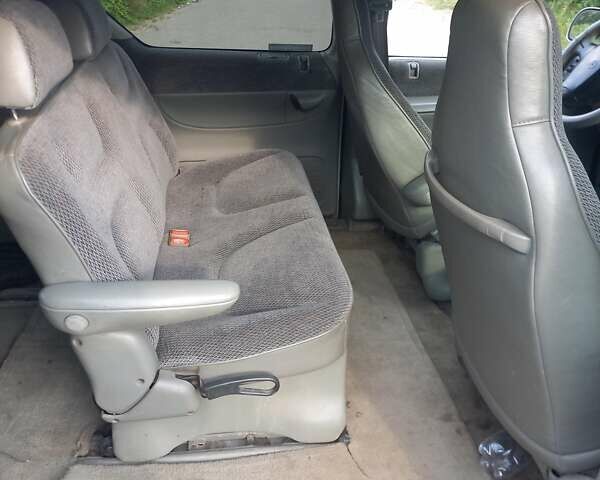 Серый Додж Караван, объемом двигателя 2.97 л и пробегом 300 тыс. км за 1100 $, фото 11 на Automoto.ua