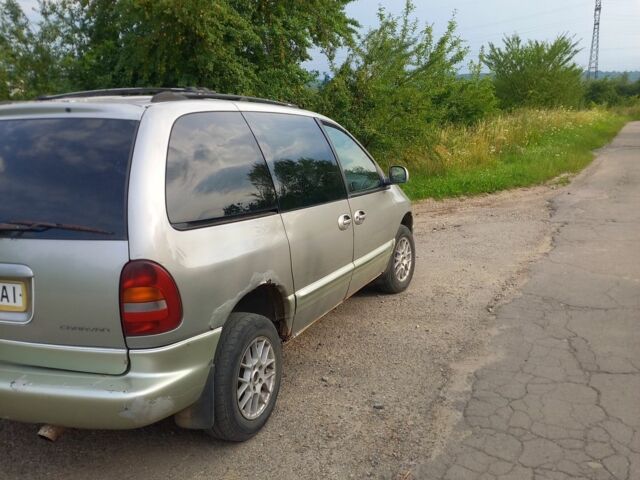 Серый Додж Караван, объемом двигателя 3 л и пробегом 400 тыс. км за 900 $, фото 3 на Automoto.ua