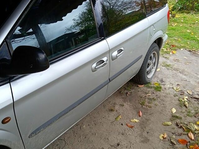 Серый Додж Караван, объемом двигателя 2.5 л и пробегом 295 тыс. км за 3200 $, фото 7 на Automoto.ua