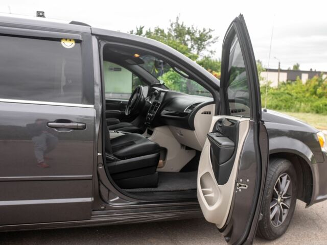 Серый Додж Караван, объемом двигателя 3.6 л и пробегом 340 тыс. км за 13300 $, фото 13 на Automoto.ua