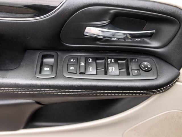 Серый Додж Караван, объемом двигателя 3.6 л и пробегом 340 тыс. км за 13300 $, фото 15 на Automoto.ua