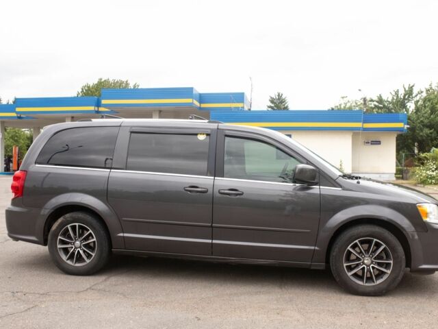 Серый Додж Караван, объемом двигателя 3.6 л и пробегом 340 тыс. км за 13300 $, фото 2 на Automoto.ua