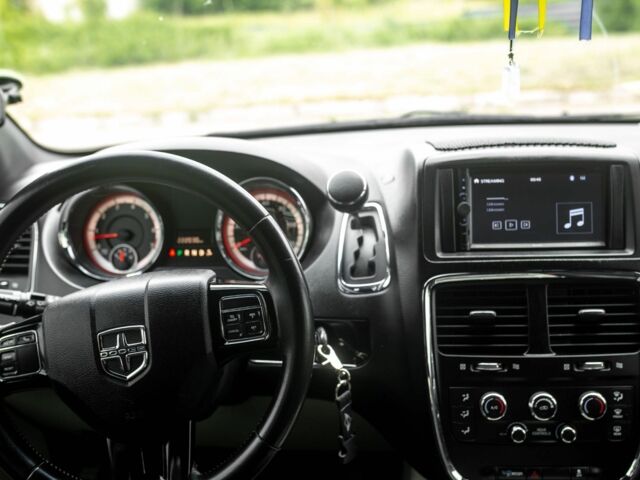 Серый Додж Караван, объемом двигателя 3.6 л и пробегом 340 тыс. км за 13300 $, фото 20 на Automoto.ua