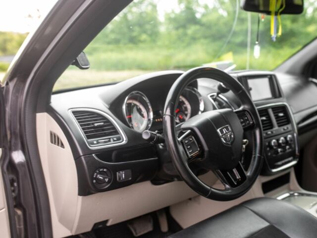 Серый Додж Караван, объемом двигателя 3.6 л и пробегом 340 тыс. км за 13300 $, фото 21 на Automoto.ua