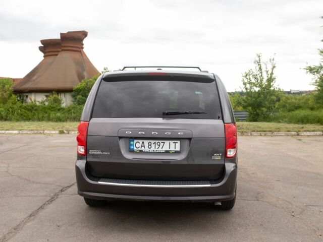 Серый Додж Караван, объемом двигателя 3.6 л и пробегом 340 тыс. км за 13300 $, фото 4 на Automoto.ua