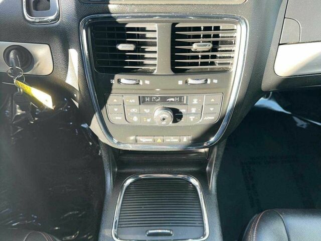 Сірий Додж Caravan, об'ємом двигуна 3.6 л та пробігом 135 тис. км за 13000 $, фото 3 на Automoto.ua