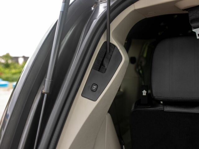 Серый Додж Караван, объемом двигателя 3.6 л и пробегом 340 тыс. км за 13300 $, фото 7 на Automoto.ua