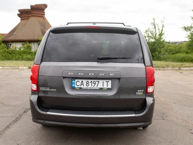 Серый Додж Караван, объемом двигателя 3.6 л и пробегом 340 тыс. км за 13300 $, фото 5 на Automoto.ua
