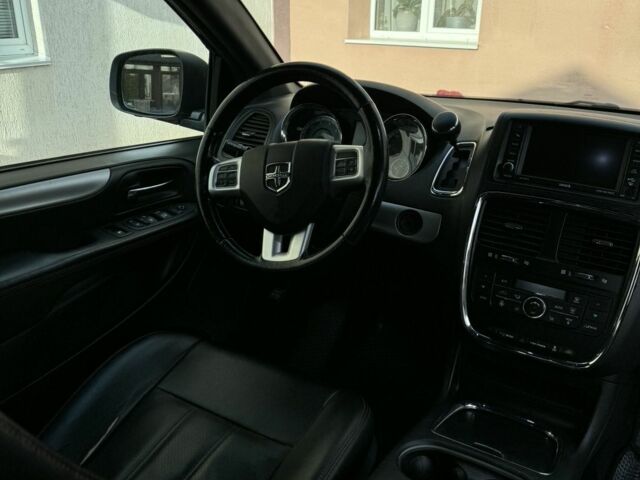 Серый Додж Караван, объемом двигателя 3.6 л и пробегом 154 тыс. км за 12800 $, фото 7 на Automoto.ua