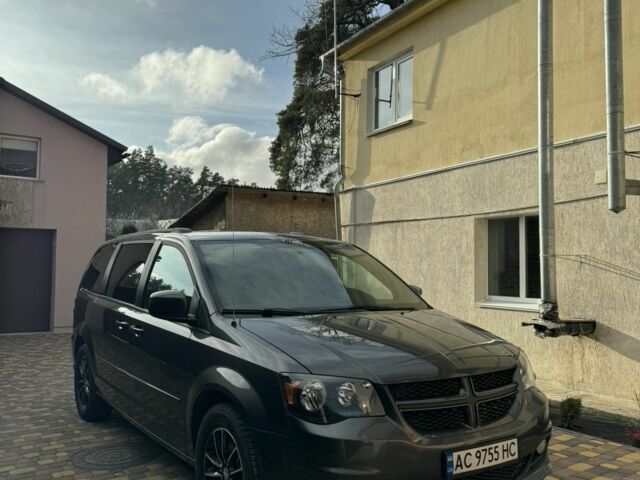 Серый Додж Караван, объемом двигателя 3.6 л и пробегом 154 тыс. км за 12800 $, фото 1 на Automoto.ua