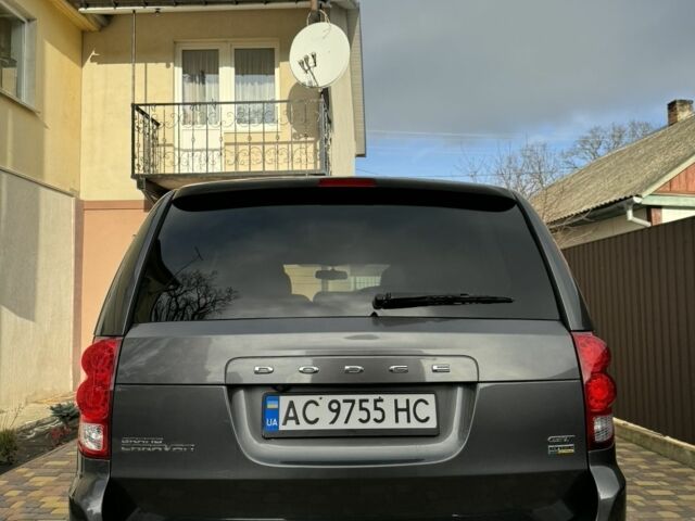 Серый Додж Караван, объемом двигателя 3.6 л и пробегом 154 тыс. км за 12800 $, фото 2 на Automoto.ua