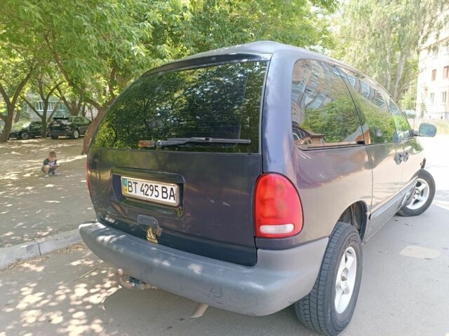 Синій Додж Caravan, об'ємом двигуна 2.4 л та пробігом 400 тис. км за 3200 $, фото 2 на Automoto.ua