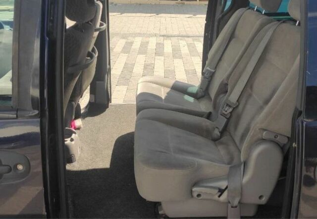 Синий Додж Караван, объемом двигателя 2.5 л и пробегом 300 тыс. км за 2700 $, фото 5 на Automoto.ua