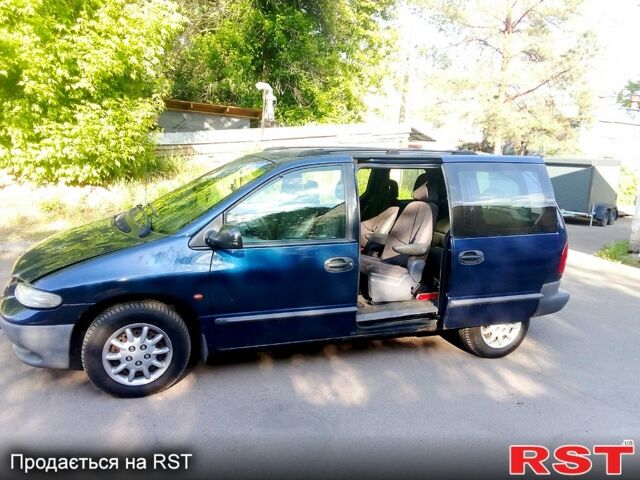 Синій Додж Caravan, об'ємом двигуна 2.5 л та пробігом 342 тис. км за 2800 $, фото 4 на Automoto.ua