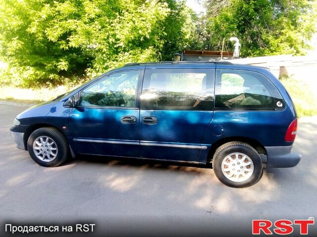 Синій Додж Caravan, об'ємом двигуна 2.5 л та пробігом 342 тис. км за 2800 $, фото 3 на Automoto.ua