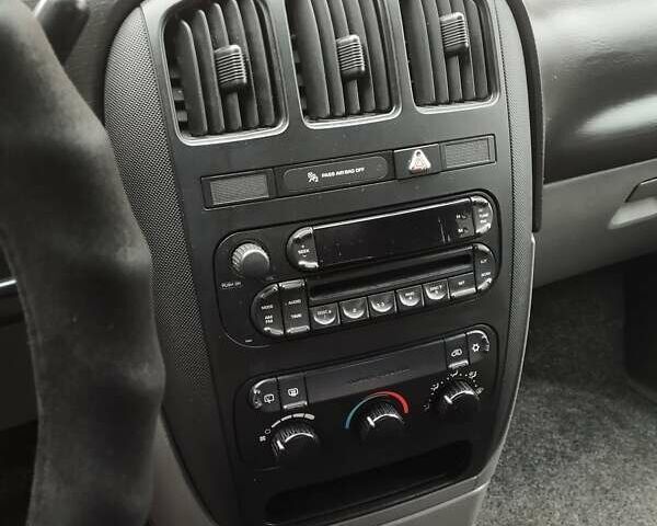 Синий Додж Караван, объемом двигателя 3.3 л и пробегом 200 тыс. км за 5100 $, фото 15 на Automoto.ua