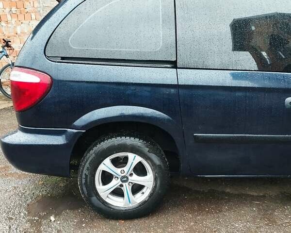 Синий Додж Караван, объемом двигателя 3.3 л и пробегом 200 тыс. км за 5100 $, фото 10 на Automoto.ua