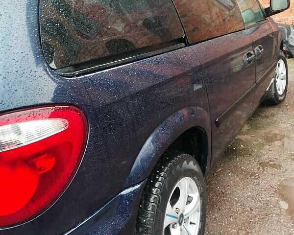 Синий Додж Караван, объемом двигателя 3.3 л и пробегом 200 тыс. км за 5100 $, фото 11 на Automoto.ua