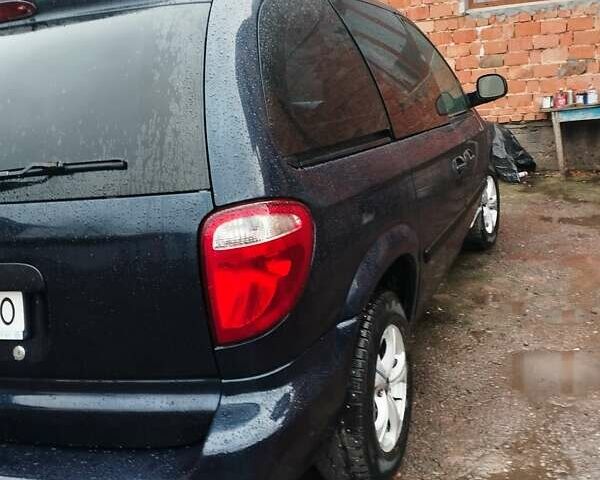Синий Додж Караван, объемом двигателя 3.3 л и пробегом 200 тыс. км за 5100 $, фото 5 на Automoto.ua