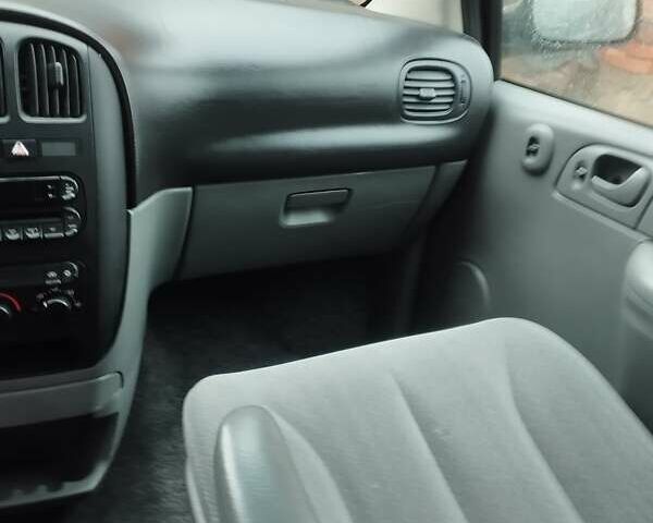 Синий Додж Караван, объемом двигателя 3.3 л и пробегом 200 тыс. км за 5100 $, фото 17 на Automoto.ua