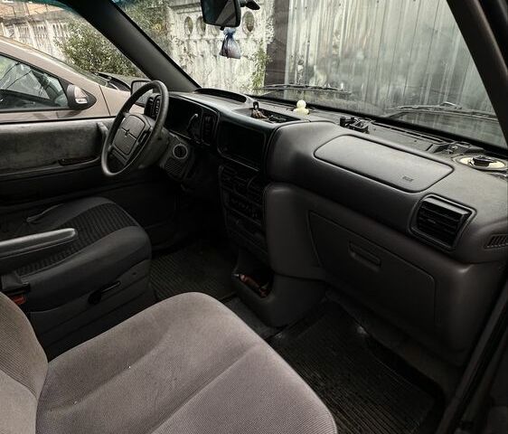 Зеленый Додж Караван, объемом двигателя 3 л и пробегом 325 тыс. км за 2400 $, фото 6 на Automoto.ua