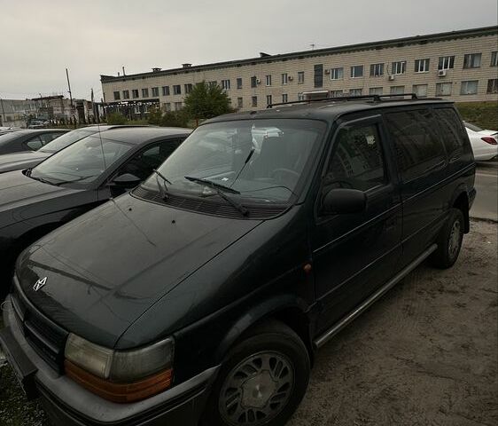 Зеленый Додж Караван, объемом двигателя 3 л и пробегом 325 тыс. км за 2400 $, фото 1 на Automoto.ua