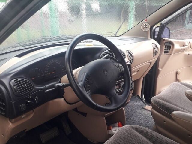 Зеленый Додж Караван, объемом двигателя 2.4 л и пробегом 300 тыс. км за 4200 $, фото 3 на Automoto.ua