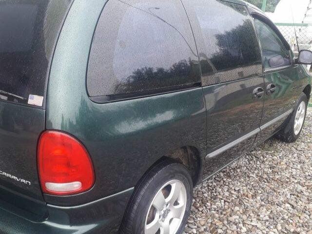 Зеленый Додж Караван, объемом двигателя 2.4 л и пробегом 300 тыс. км за 4200 $, фото 1 на Automoto.ua