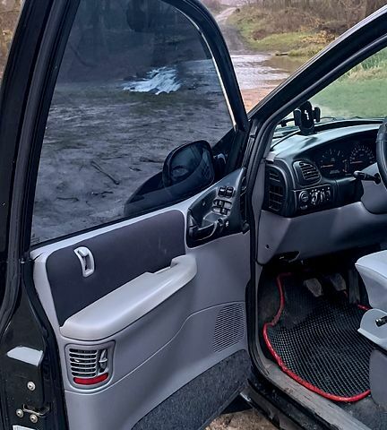 Зеленый Додж Караван, объемом двигателя 2.5 л и пробегом 0 тыс. км за 3000 $, фото 4 на Automoto.ua