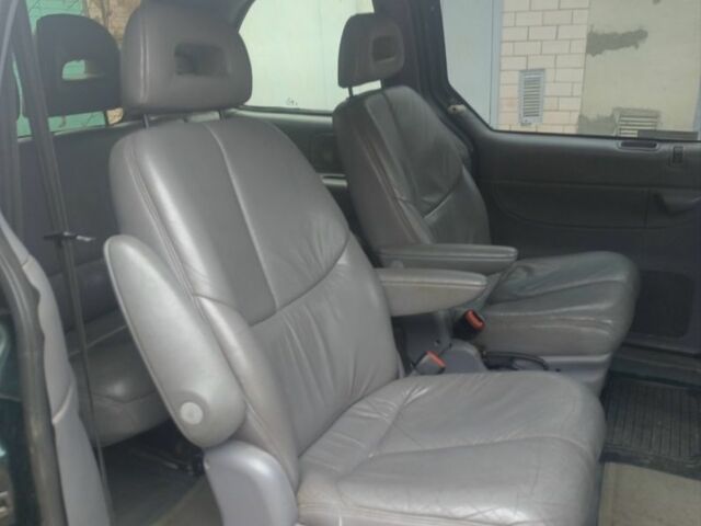 Зеленый Додж Караван, объемом двигателя 2.5 л и пробегом 512 тыс. км за 2600 $, фото 5 на Automoto.ua