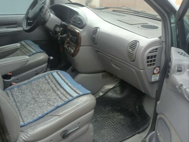 Зеленый Додж Караван, объемом двигателя 2.5 л и пробегом 512 тыс. км за 2600 $, фото 7 на Automoto.ua