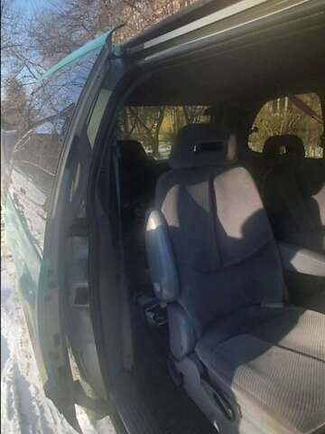 Зеленый Додж Караван, объемом двигателя 3.3 л и пробегом 153 тыс. км за 3500 $, фото 5 на Automoto.ua