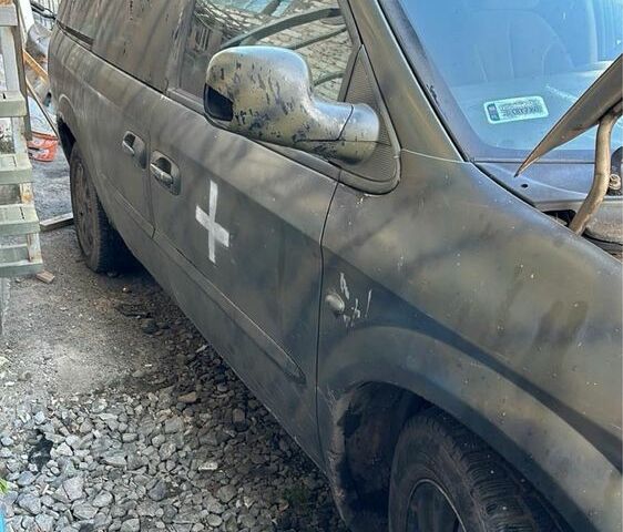 Зелений Додж Caravan, об'ємом двигуна 2.5 л та пробігом 300 тис. км за 1300 $, фото 4 на Automoto.ua