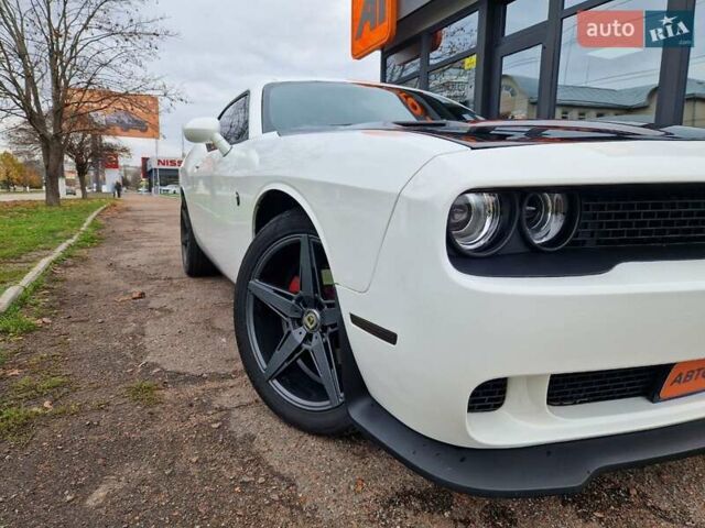 Белый Додж Челенджер, объемом двигателя 3.6 л и пробегом 226 тыс. км за 15300 $, фото 18 на Automoto.ua