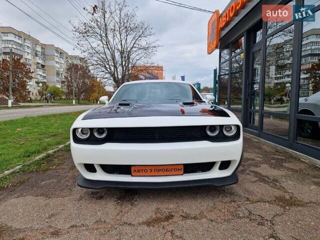 Белый Додж Челенджер, объемом двигателя 3.6 л и пробегом 226 тыс. км за 15300 $, фото 1 на Automoto.ua