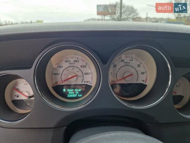 Белый Додж Челенджер, объемом двигателя 3.6 л и пробегом 226 тыс. км за 15300 $, фото 8 на Automoto.ua