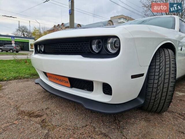 Белый Додж Челенджер, объемом двигателя 3.6 л и пробегом 226 тыс. км за 15300 $, фото 15 на Automoto.ua