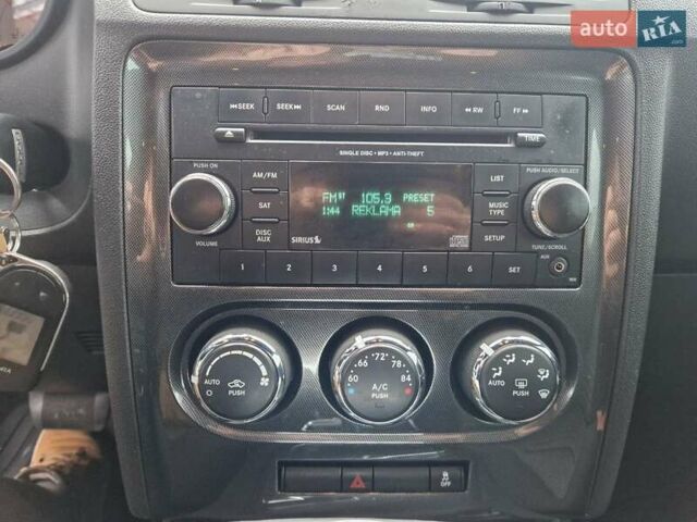 Белый Додж Челенджер, объемом двигателя 3.6 л и пробегом 226 тыс. км за 15300 $, фото 9 на Automoto.ua