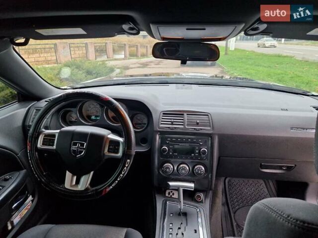 Белый Додж Челенджер, объемом двигателя 3.6 л и пробегом 226 тыс. км за 15300 $, фото 6 на Automoto.ua