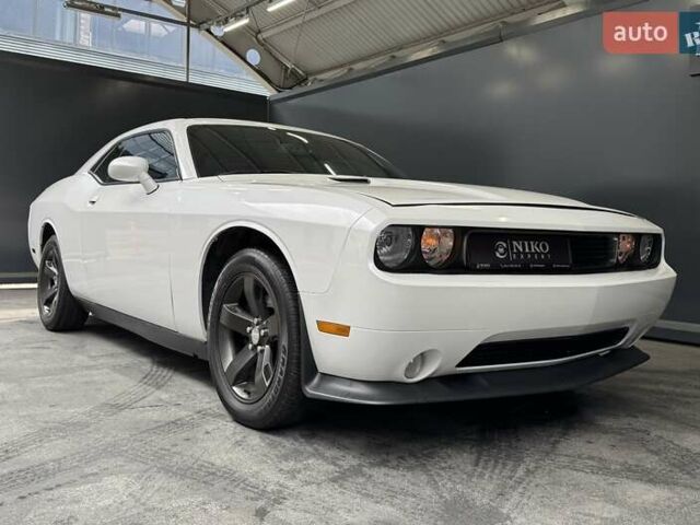 Белый Додж Челенджер, объемом двигателя 3.6 л и пробегом 157 тыс. км за 16500 $, фото 24 на Automoto.ua