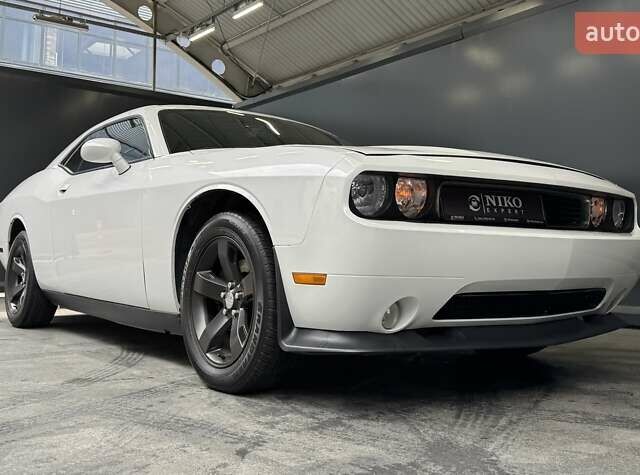 Белый Додж Челенджер, объемом двигателя 3.6 л и пробегом 157 тыс. км за 16500 $, фото 23 на Automoto.ua